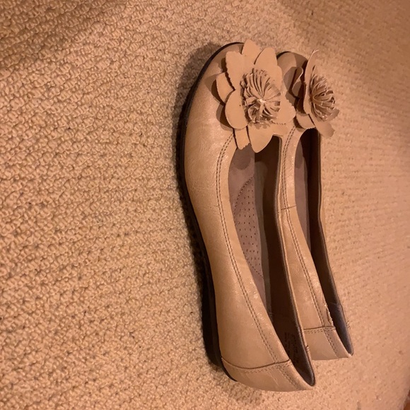 Bass begonia flats beige worn once - Picture 3 of 6
